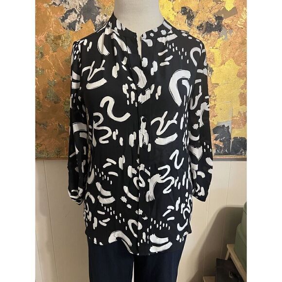 T Tahari Womens Medium Button Up Blouse Black White Silky Brushstroke Print - Picture 2 of 8